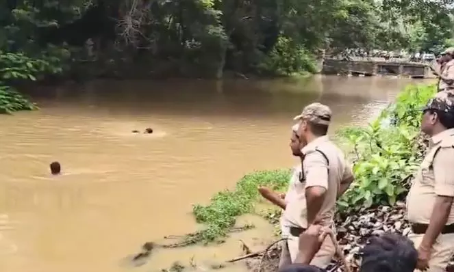 West Godavari: Four Missing, One Rescued After Car Plunges Into Canal West Godavari: Four Missing, One Rescued After Car Plunges Into Canal