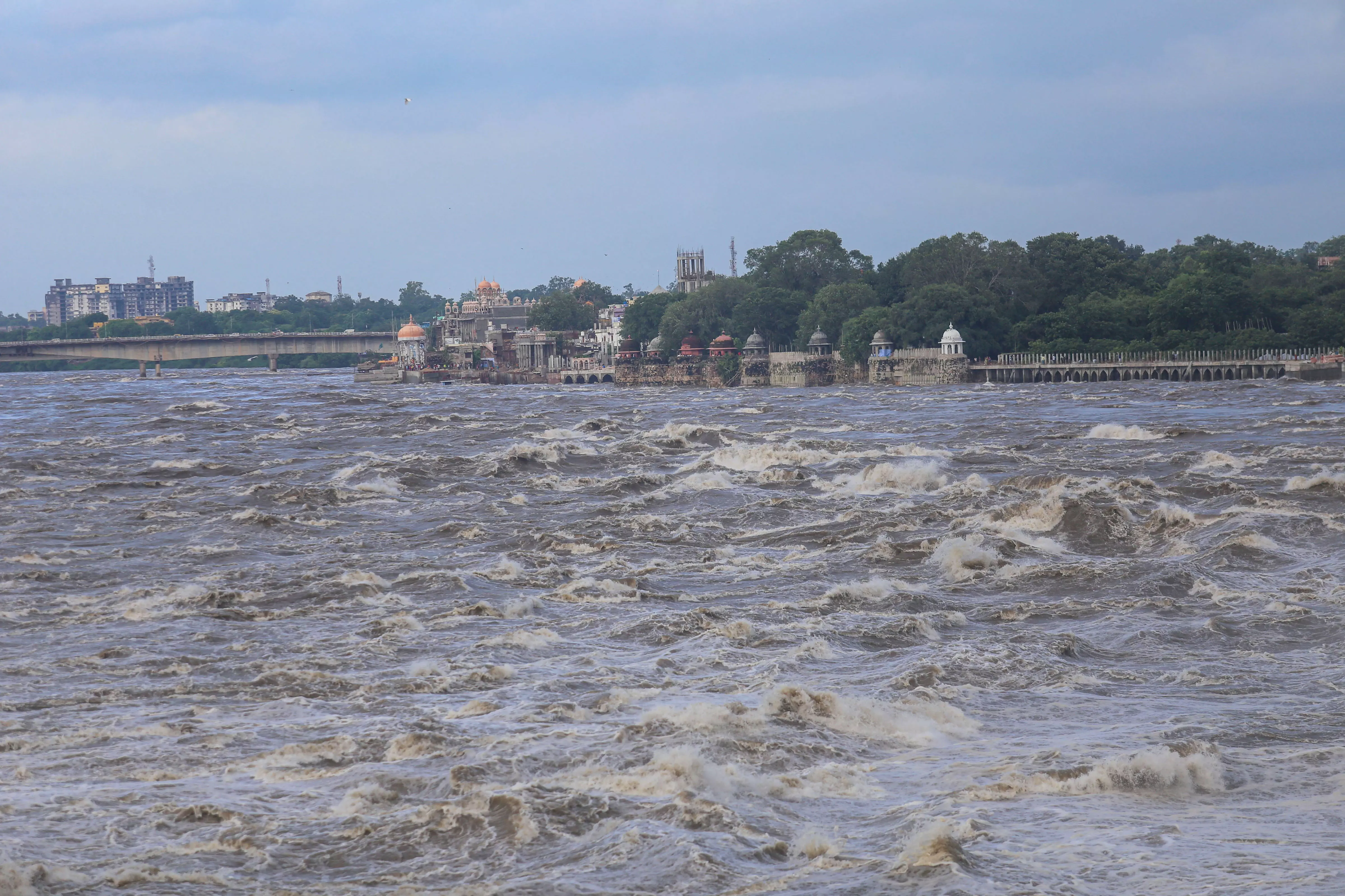 Madhya Pradesh: Boat With 100 Passengers Stranded In Crocodile-Infested Chambal River Towed To Safety Madhya Pradesh: Boat With 100 Passengers Stranded In Crocodile-Infested Chambal River Towed To Safety