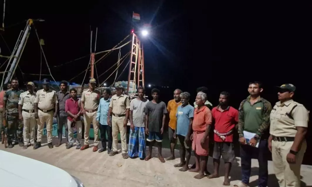 Tamil Nadu Fishing Boat Seized Off Krishnapatnam Coast Tamil Nadu Fishing Boat Seized Off Krishnapatnam Coast