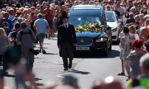 Bonnie Tyler Fans Gather In Swansea To Pay Final Respects Bonnie Tyler Fans Gather In Swansea To Pay Final Respects