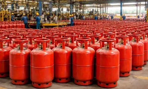 After Hormuz Crisis, Govt. Fixes LPG Production Targets For Refiners