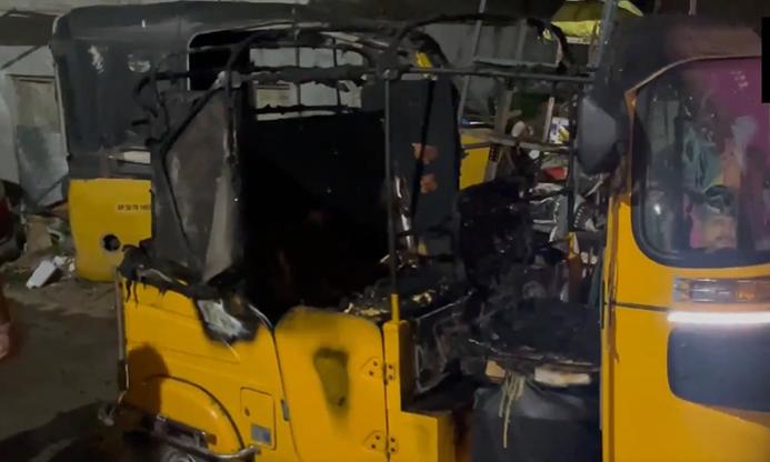 Hyderabad: Auto Catches Fire in Jillelaguda, Owner Suspects Son-in-Law