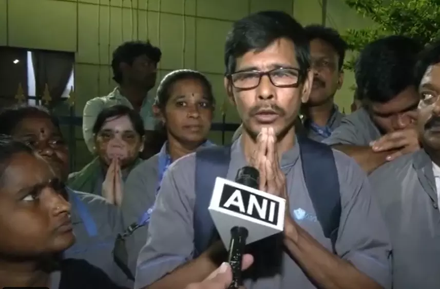 Passengers Bid Emotional Goodbye to Vizag Airport as Operations Shift to Bhogapuram Passengers Bid Emotional Goodbye to Vizag Airport as Operations Shift to Bhogapuram