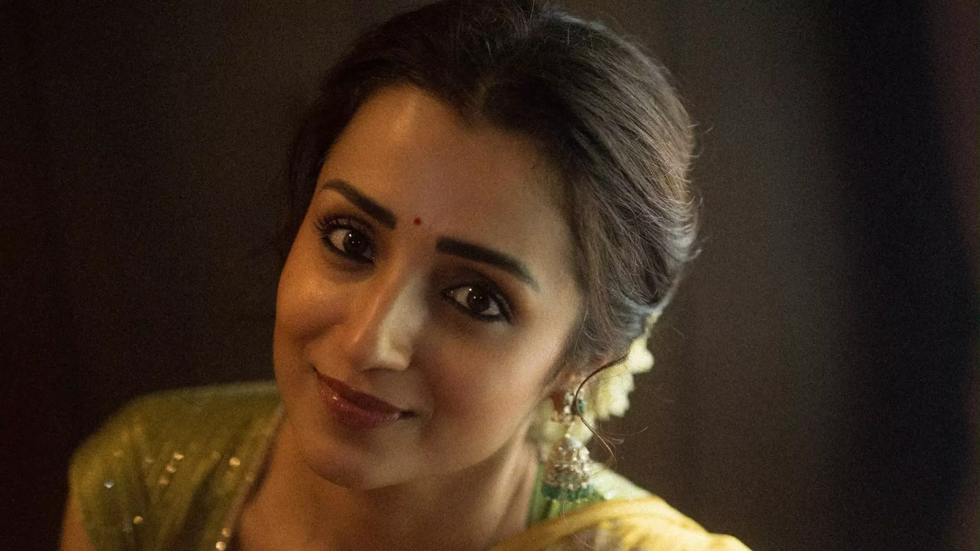 Khushbu Sundar Praises Trisha: Give Me One Reason Why I Shouldn't Be in Love with You