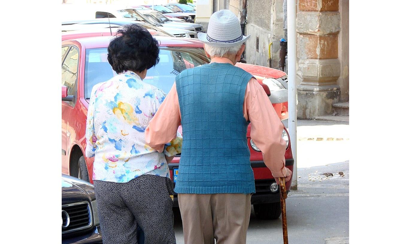Study Links Vitamin Gaps to Elderly Cognition