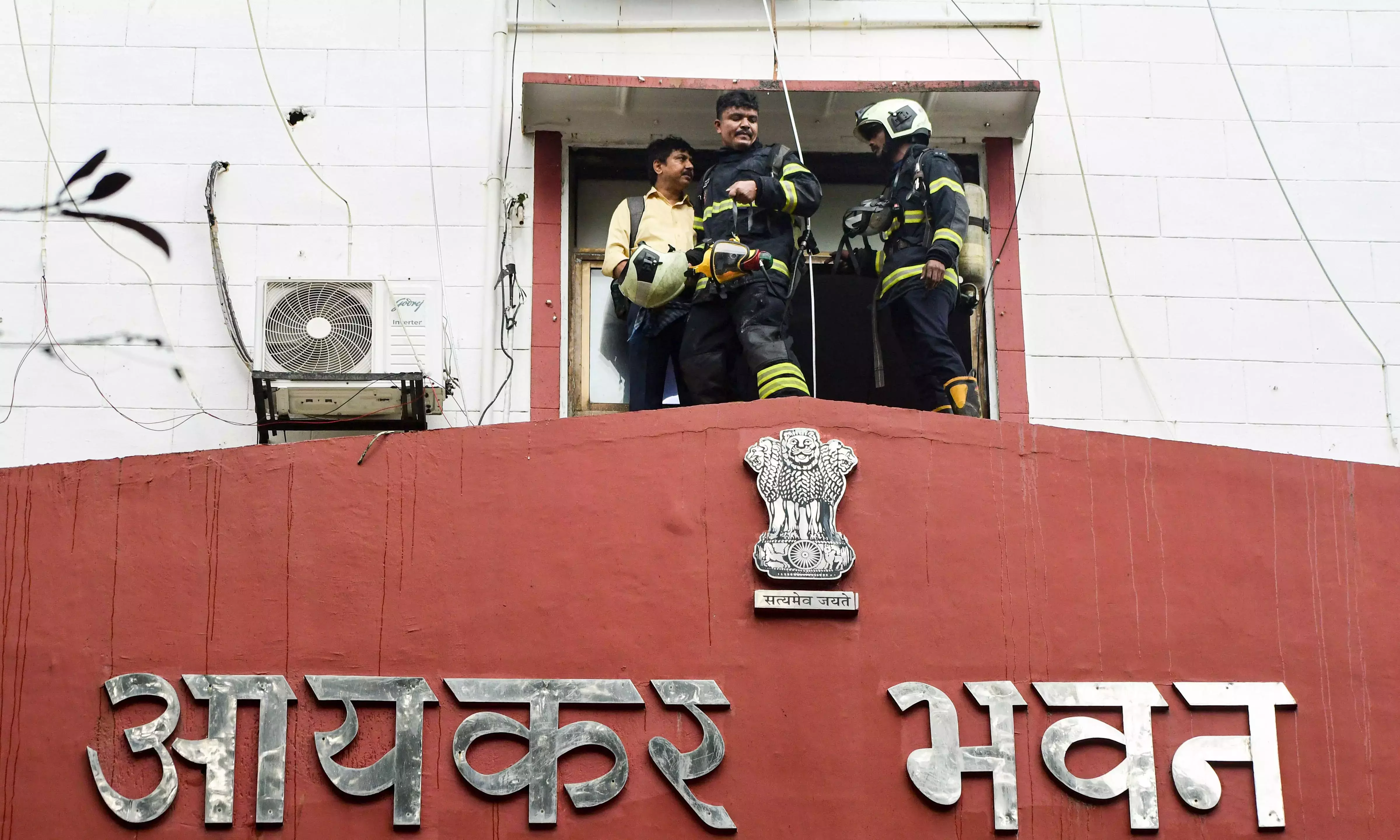 Fire At Mumbai Income Tax Office, 28 Rescued Fire At Mumbai Income Tax Office, 28 Rescued