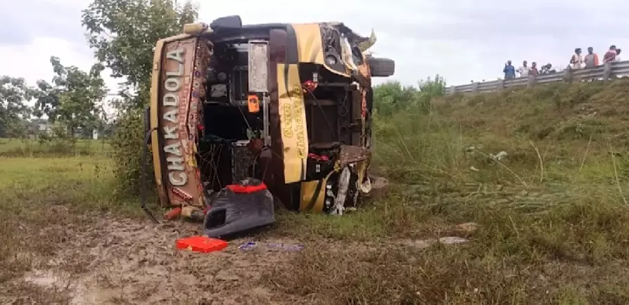 Odisha: 40 Injured as Bus Plunges into Field in Nayagarh Odisha: 40 Injured as Bus Plunges into Field in Nayagarh