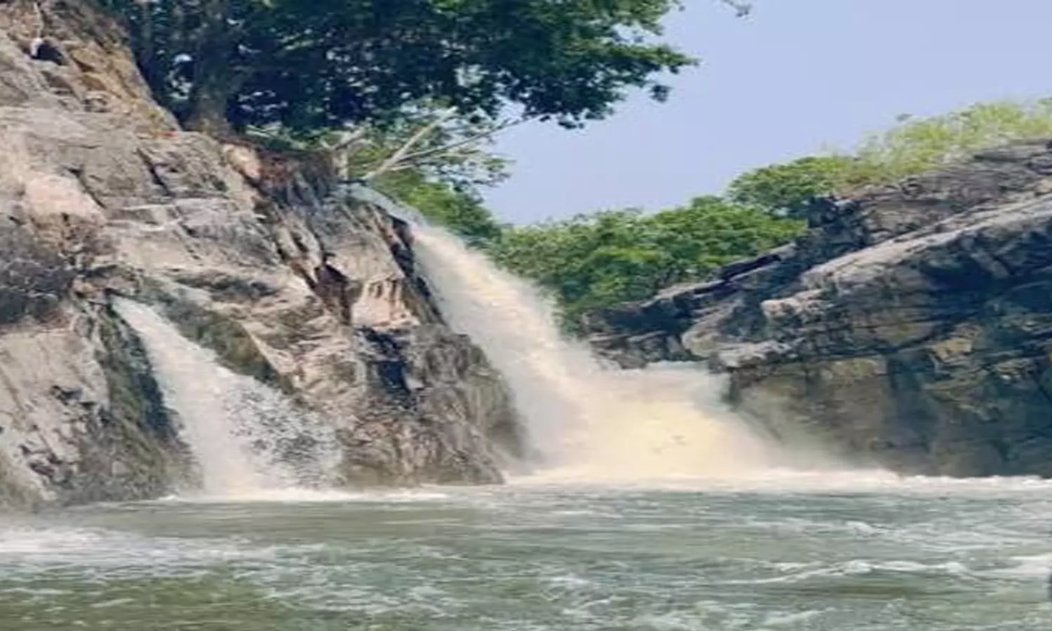 Water Inflow From Cauvery Rises At Hogenakkal, Touches 12,500 Cusecs Water Inflow From Cauvery Rises At Hogenakkal, Touches 12,500 Cusecs