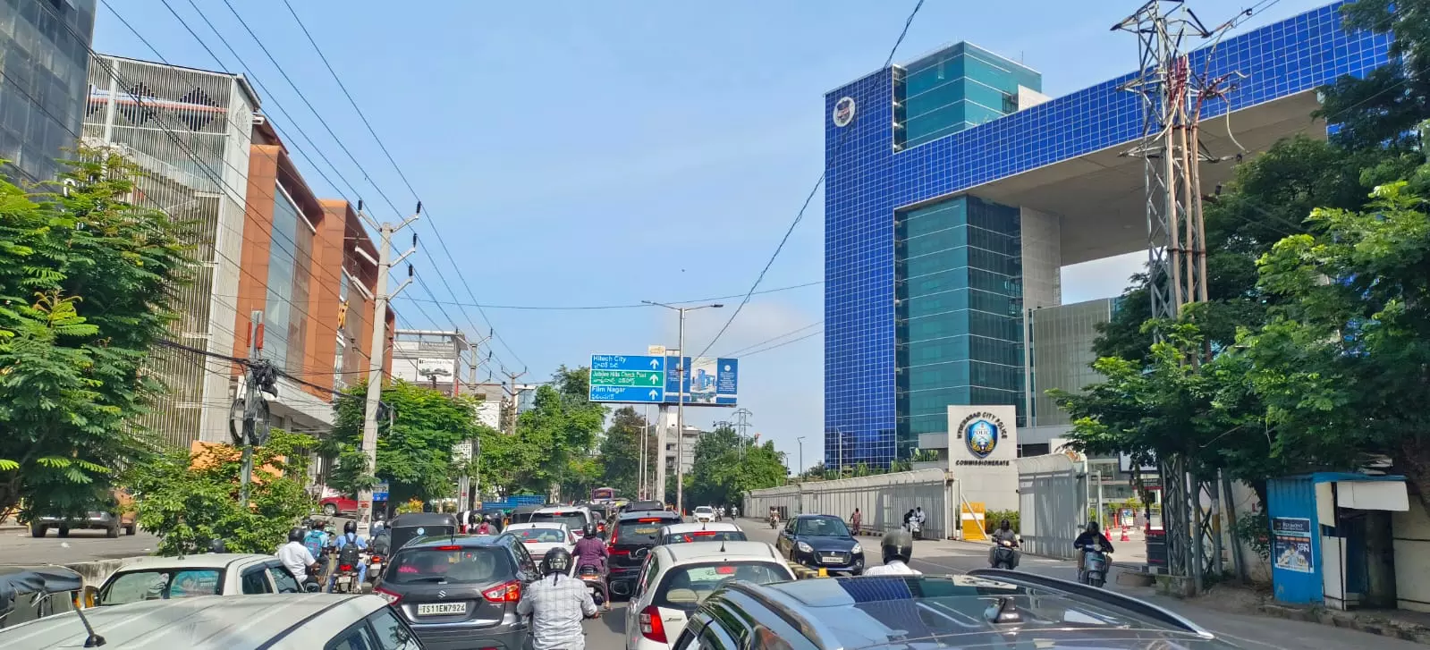 Traffic Chaos in Banjara Hills as KBR Park One-Way System Begins Traffic Chaos in Banjara Hills as KBR Park One-Way System Begins