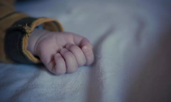 Kerala: Toddler Fatally Hit by Train After Walking Onto Kerala Railway Track Kerala: Toddler Fatally Hit by Train After Walking Onto Kerala Railway Track