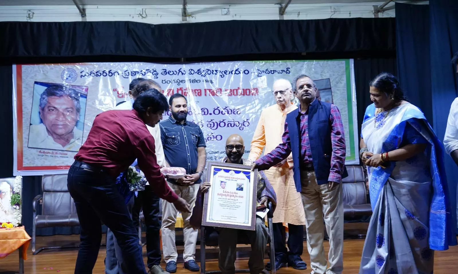 Holagundi Honoured As Best Theatre Director Holagundi Honoured As Best Theatre Director