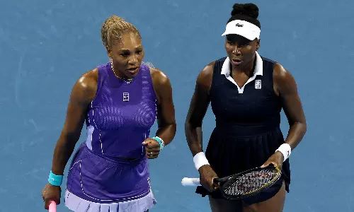 Serena, Venus Williams Return To Doubles and Lose Close Match in Cincinnati Open