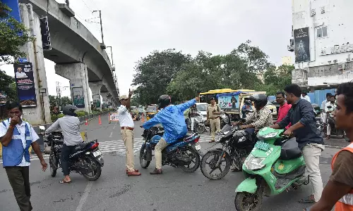 Clearing Bottlenecks at Agrasen Island, Rd No 45 Key to Solving Traffic Issue at KBR Clearing Bottlenecks at Agrasen Island, Rd No 45 Key to Solving Traffic Issue at KBR