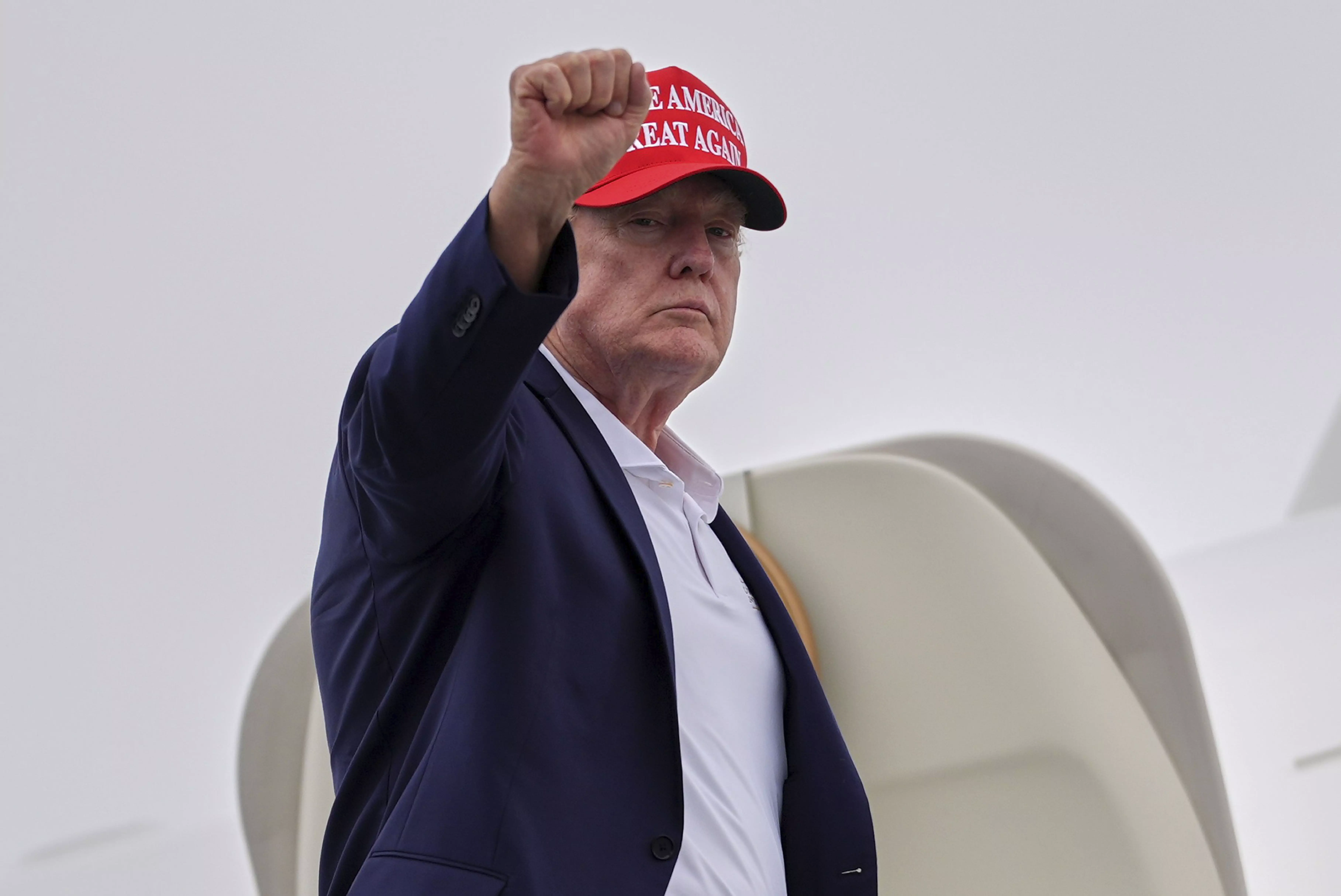 Trump Says No Talks Planned with Iran, Tehran Says Hormuz Still Shut Trump Says No Talks Planned with Iran, Tehran Says Hormuz Still Shut