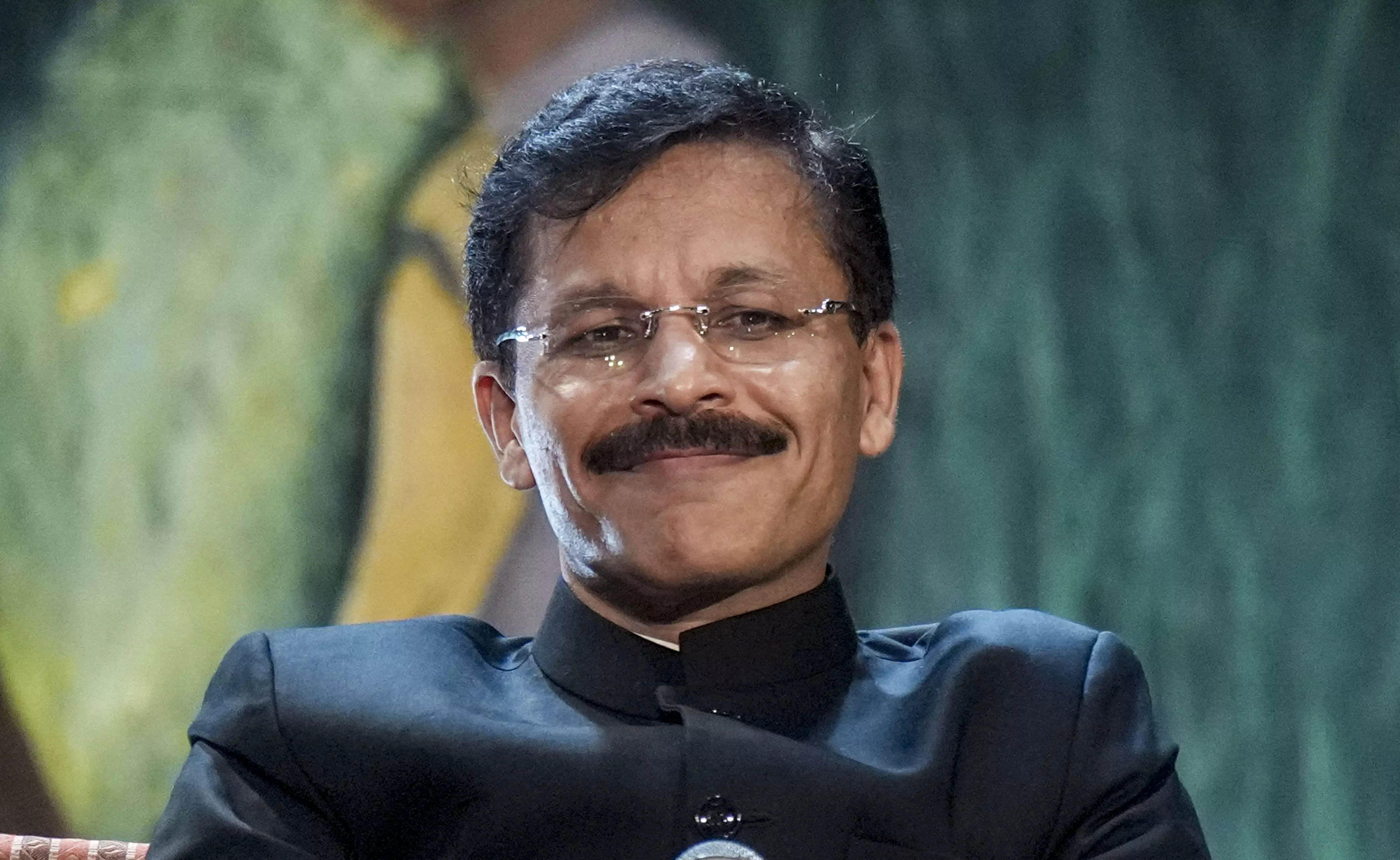 Maharashtra FDA Chief Warns Of Fine If Non-Satisfactory Replies Of Film Stars Maharashtra FDA Chief Warns Of Fine If Non-Satisfactory Replies Of Film Stars
