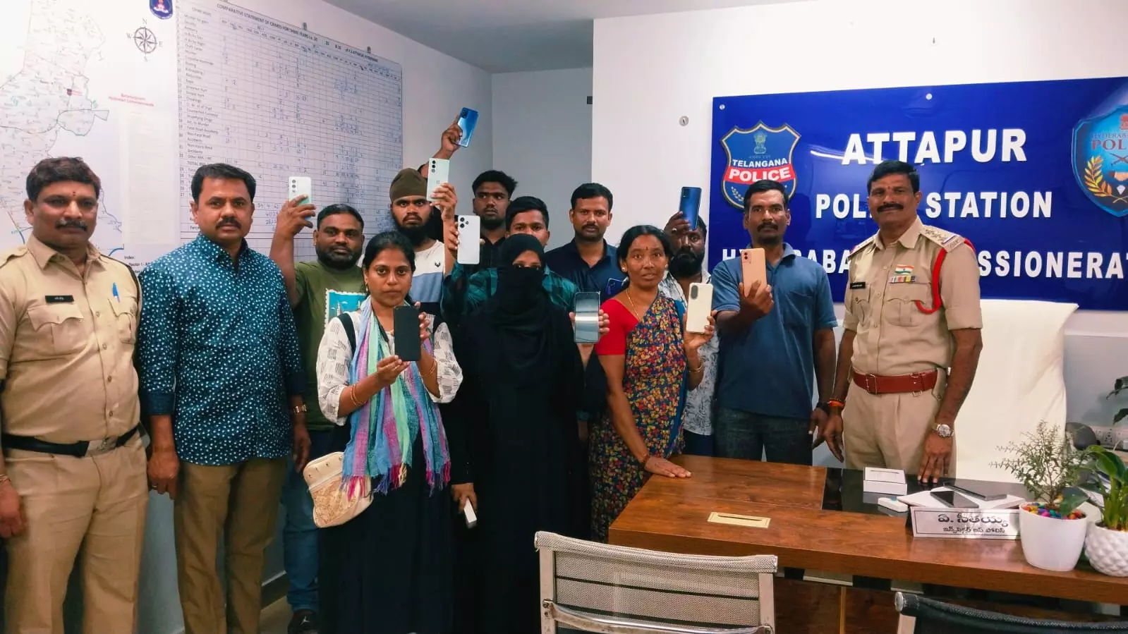 Attapur Police Return 25 Phones to Owners Attapur Police Return 25 Phones to Owners