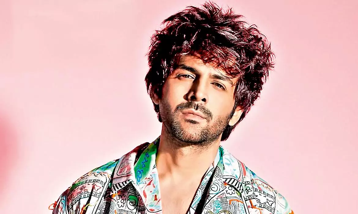Kartik Aaryan Suffers Knee Injury on Set Kartik Aaryan Suffers Knee Injury on Set