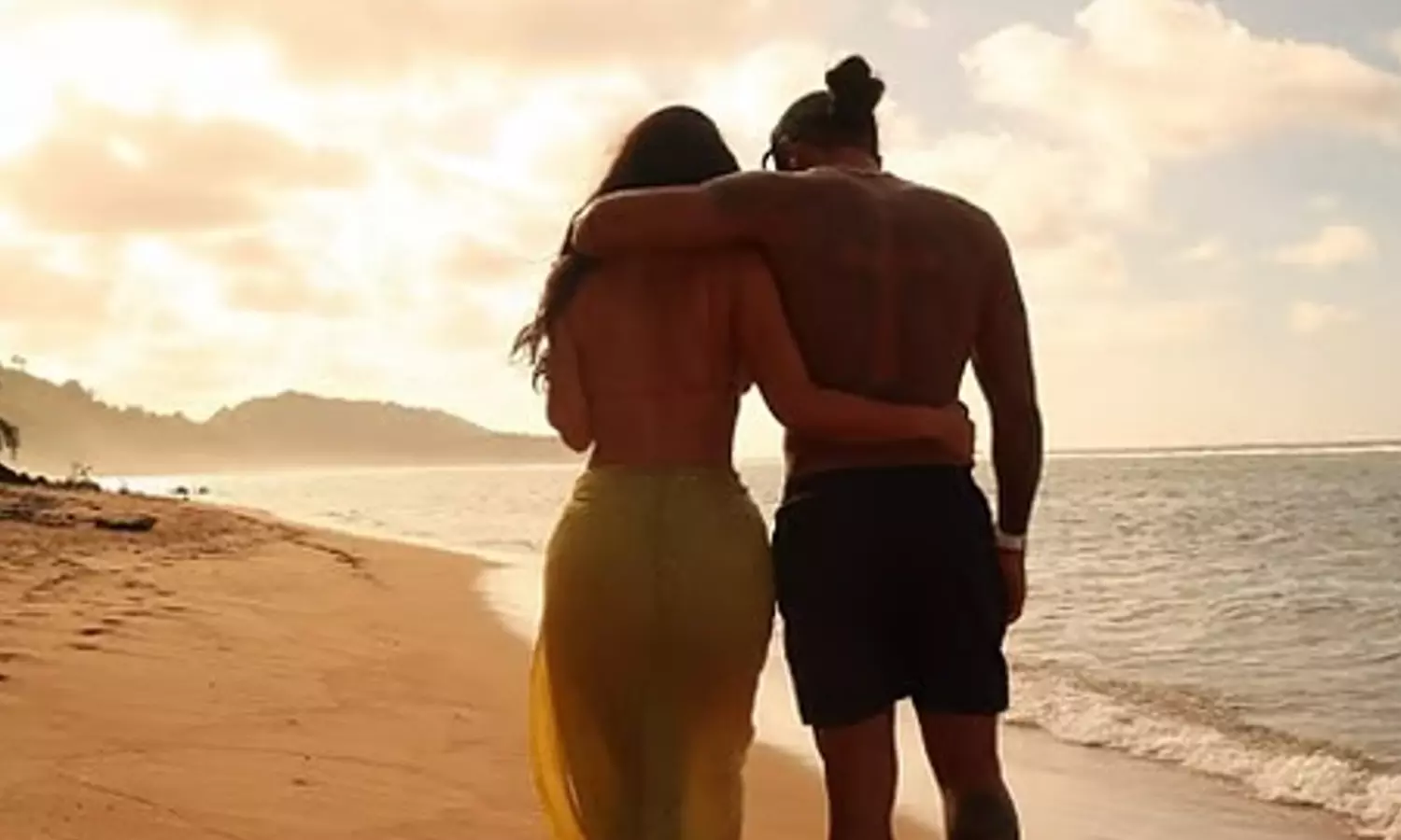 Kim Kardashian, Lewis Hamilton Share Loved-Up Pictures From Their Beach  Getaway