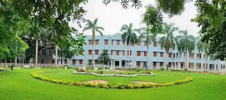 ‘Madrastalgia’ Takes Students Down City’s Memory Lane ‘Madrastalgia’ Takes Students Down City’s Memory Lane