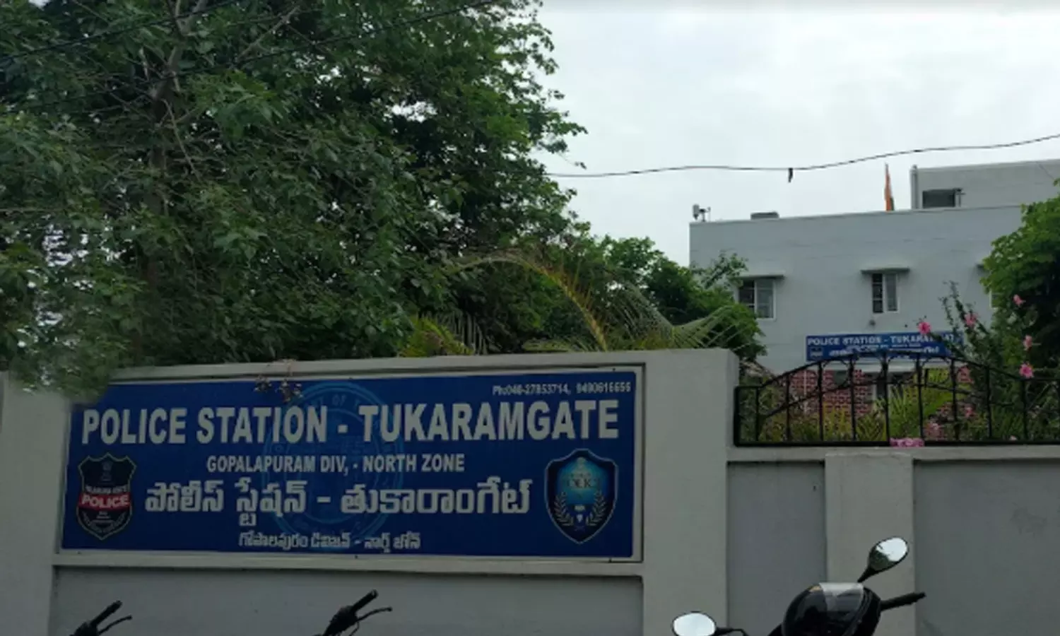 Tukaramgate Police Recover Rs 3 Lakh Gold Bag, Track & Return It To Deaf Siblings Tukaramgate Police Recover Rs 3 Lakh Gold Bag, Track & Return It To Deaf Siblings
