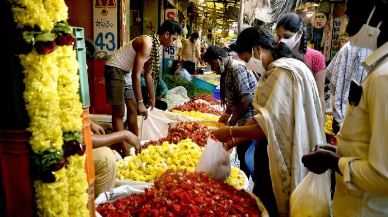 Varalakshmi Vratam Rush Triggers Snarl Around Gudimalkapur, Other Markets Varalakshmi Vratam Rush Triggers Snarl Around Gudimalkapur, Other Markets