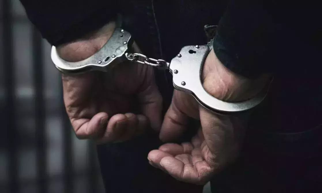 ACB Arrests SI For Accepting Rs 30,000 Bribe ACB Arrests SI For Accepting Rs 30,000 Bribe