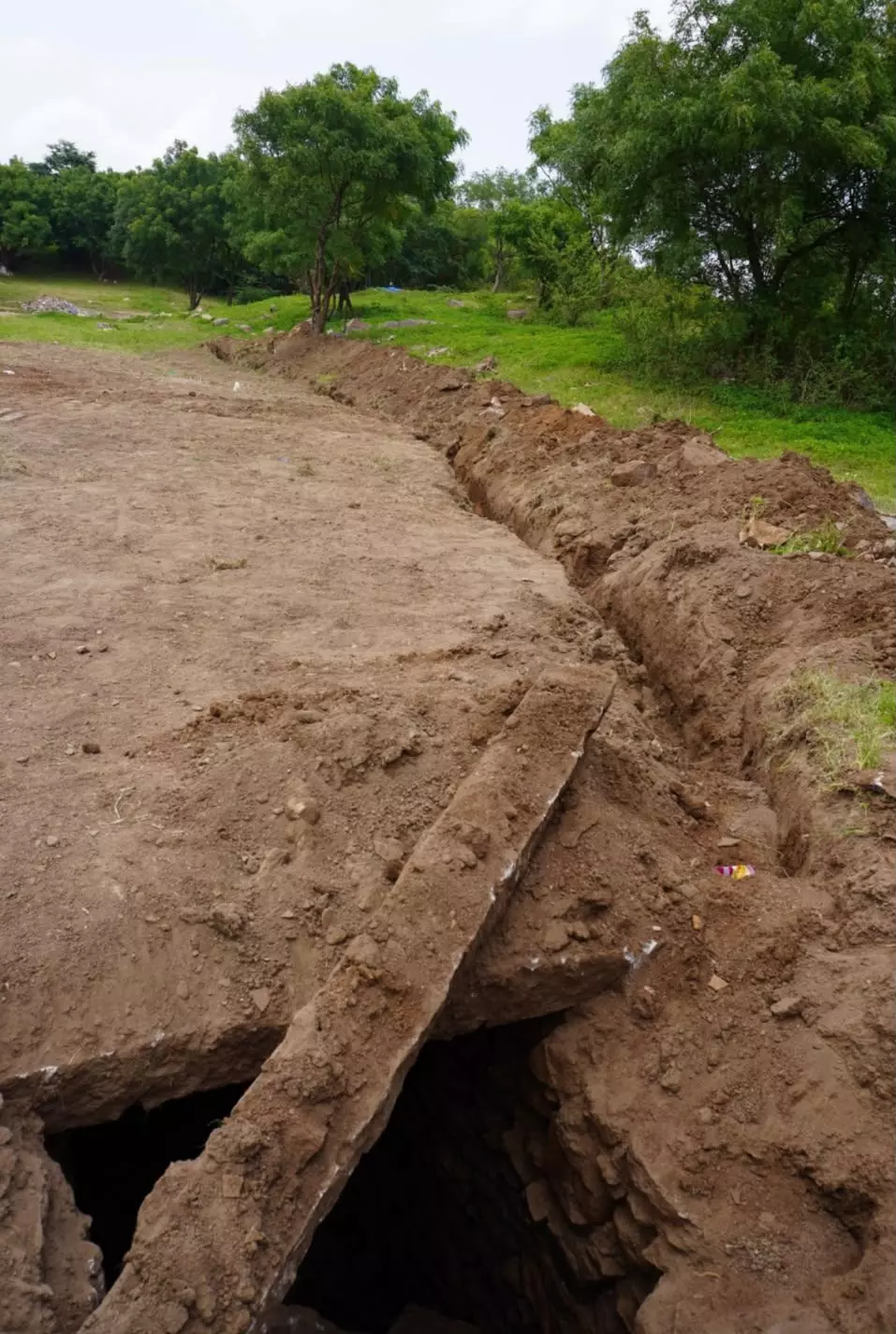 ASI finds buried chamber near Golconda ASI finds buried chamber near Golconda