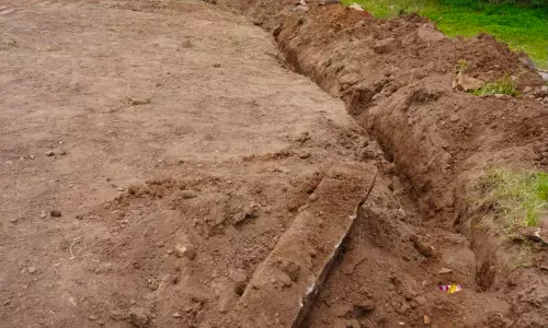 ASI finds buried chamber near Golconda ASI finds buried chamber near Golconda