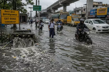 Chennai: Sewage Mixes with Rainwater, Overflows on GST Road Chennai: Sewage Mixes with Rainwater, Overflows on GST Road