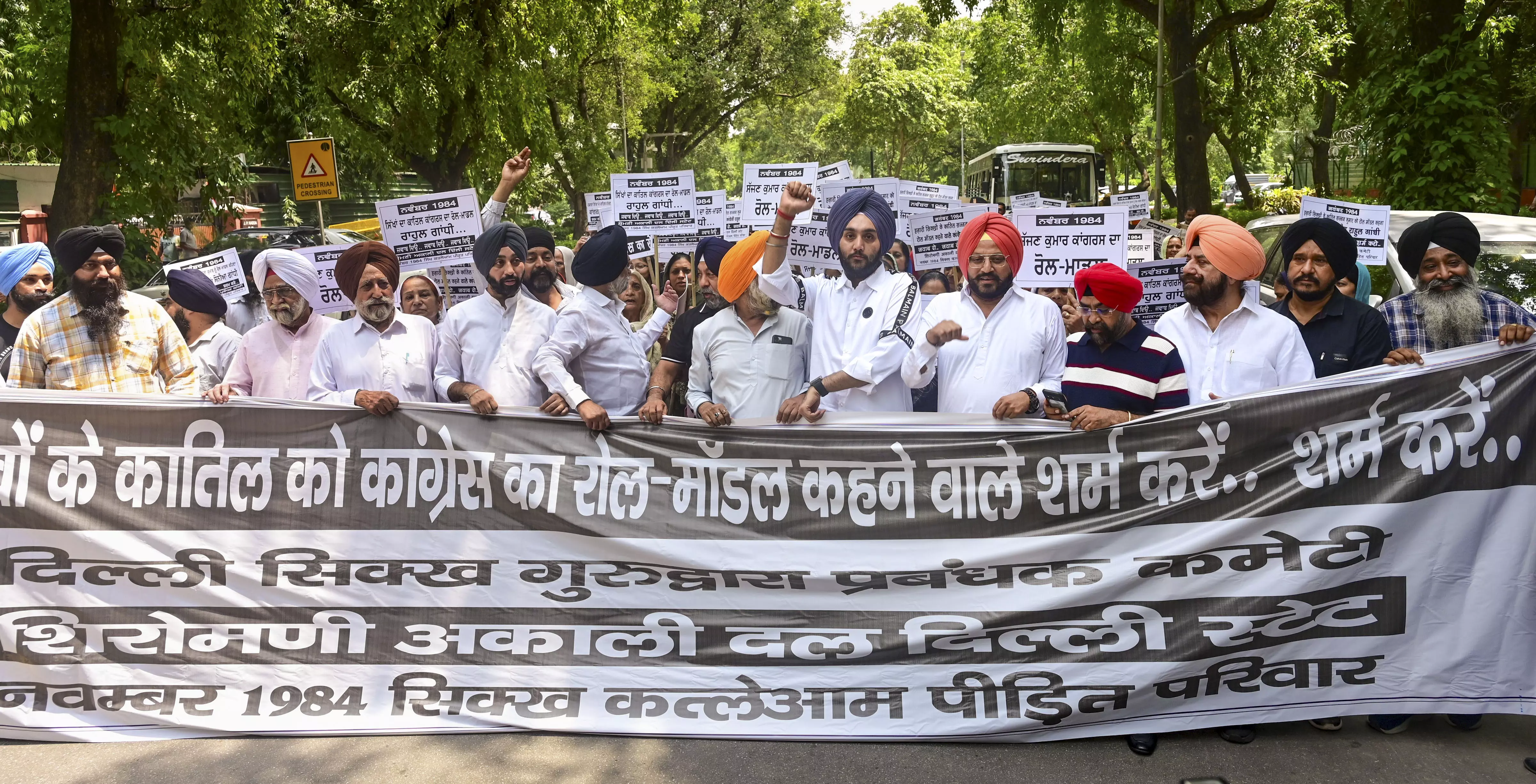 Sikhs Protest At Rahul Gandhis House Over Cong Calling Sajjan Kumar Hero Sikhs Protest At Rahul Gandhis House Over Cong Calling Sajjan Kumar Hero
