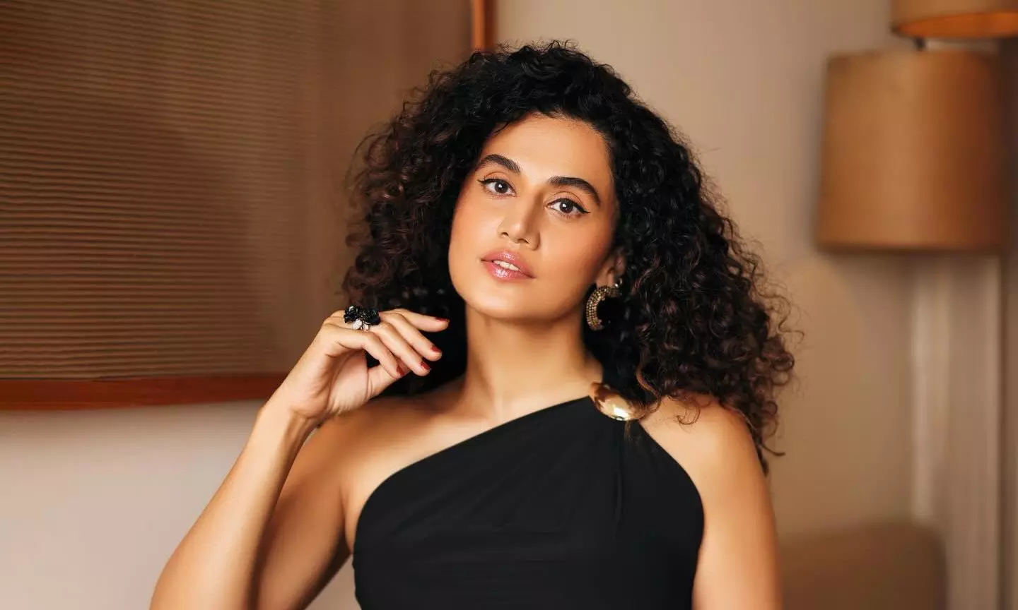 Taapsee Pannu Reunites With Long-Time Collaborator Kanika Dhillon Taapsee Pannu Reunites With Long-Time Collaborator Kanika Dhillon