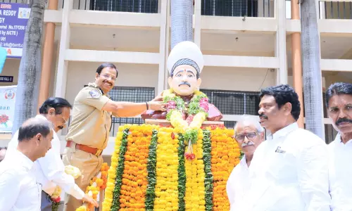 Sajjanar Pays Homage to Raja Bahadur Venkatram Reddy