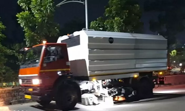 KMC Speeds Up Road Cleaning Using Modern Machines KMC Speeds Up Road Cleaning Using Modern Machines