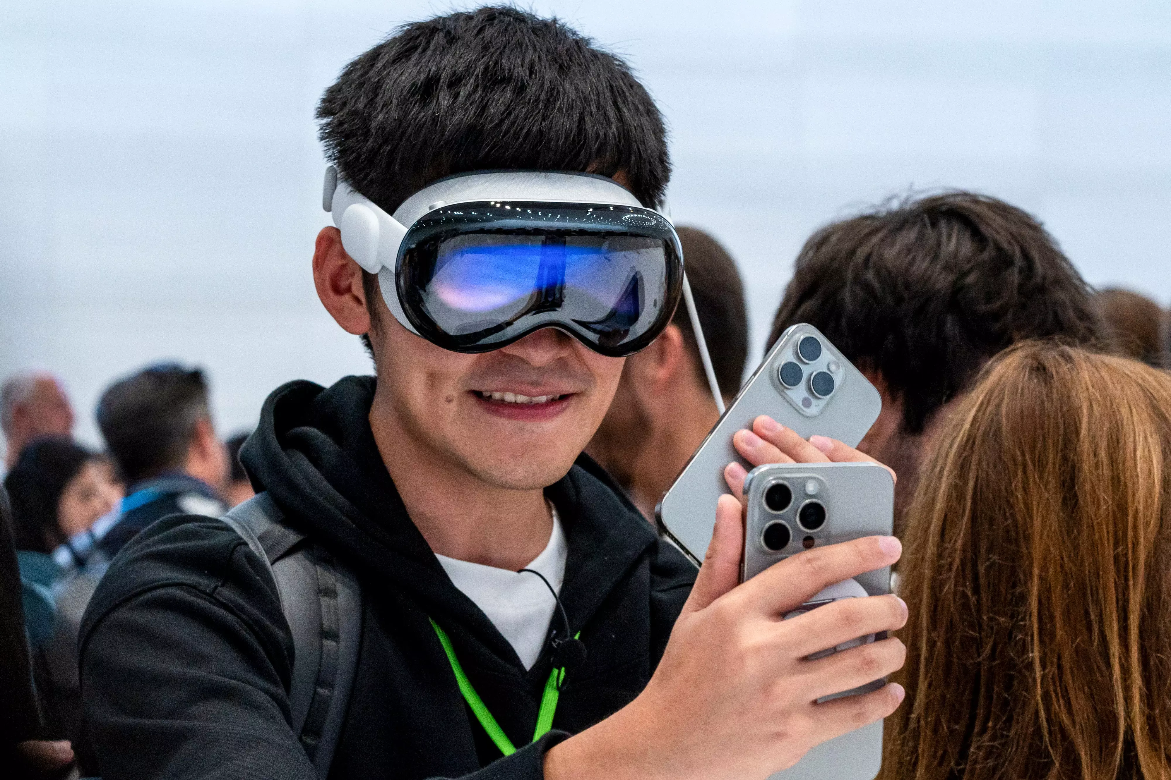 Apple Cuts Jobs in Siri, Vision Pro Immersive Video and Gaming Teams Apple Cuts Jobs in Siri, Vision Pro Immersive Video and Gaming Teams