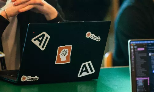 Anthropic Taps Google Chip Veteran as Part of Push Into Hardware