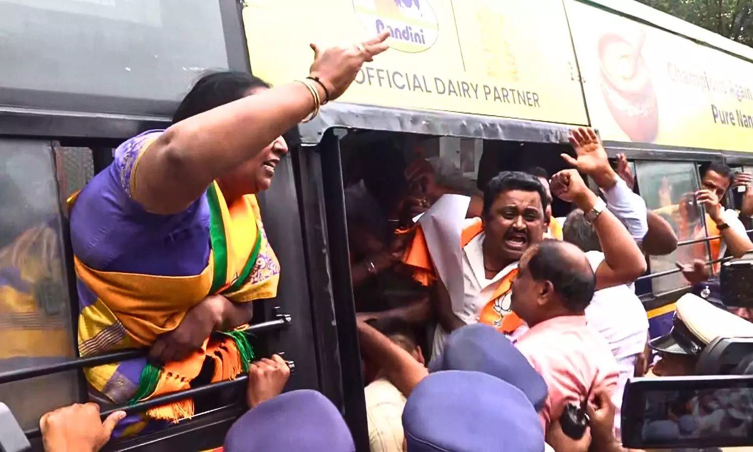 Tensions Flare Amid BJP Siege at Karnataka Assembly Over Valmiki Scam Tensions Flare Amid BJP Siege at Karnataka Assembly Over Valmiki Scam