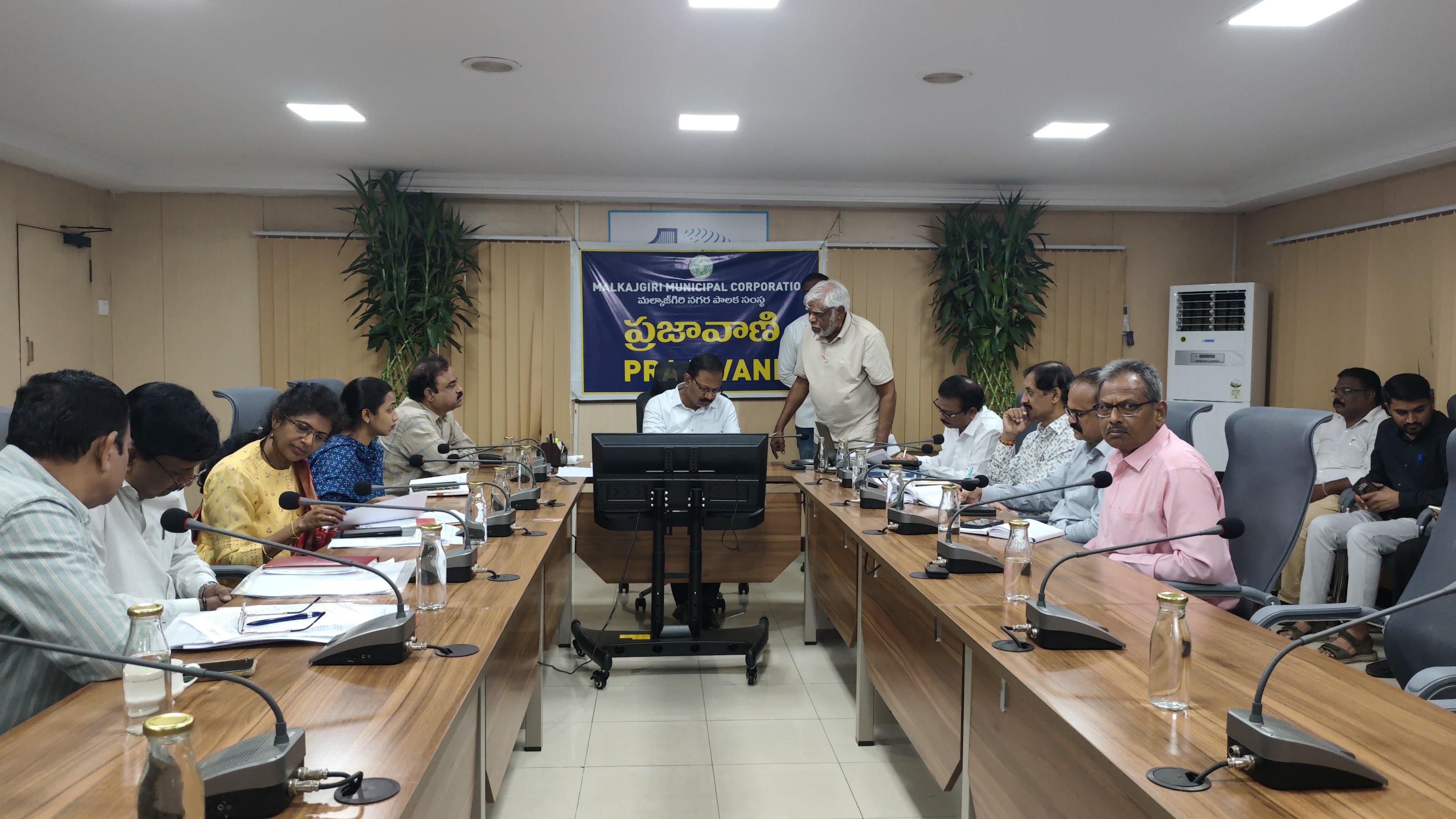 MMC Commissioner Receives 23 Prajavani Applications