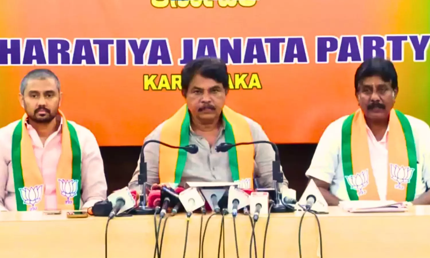Karnataka LoP R Ashoka Announces Indefinite Dharna in Assembly Karnataka LoP R Ashoka Announces Indefinite Dharna in Assembly