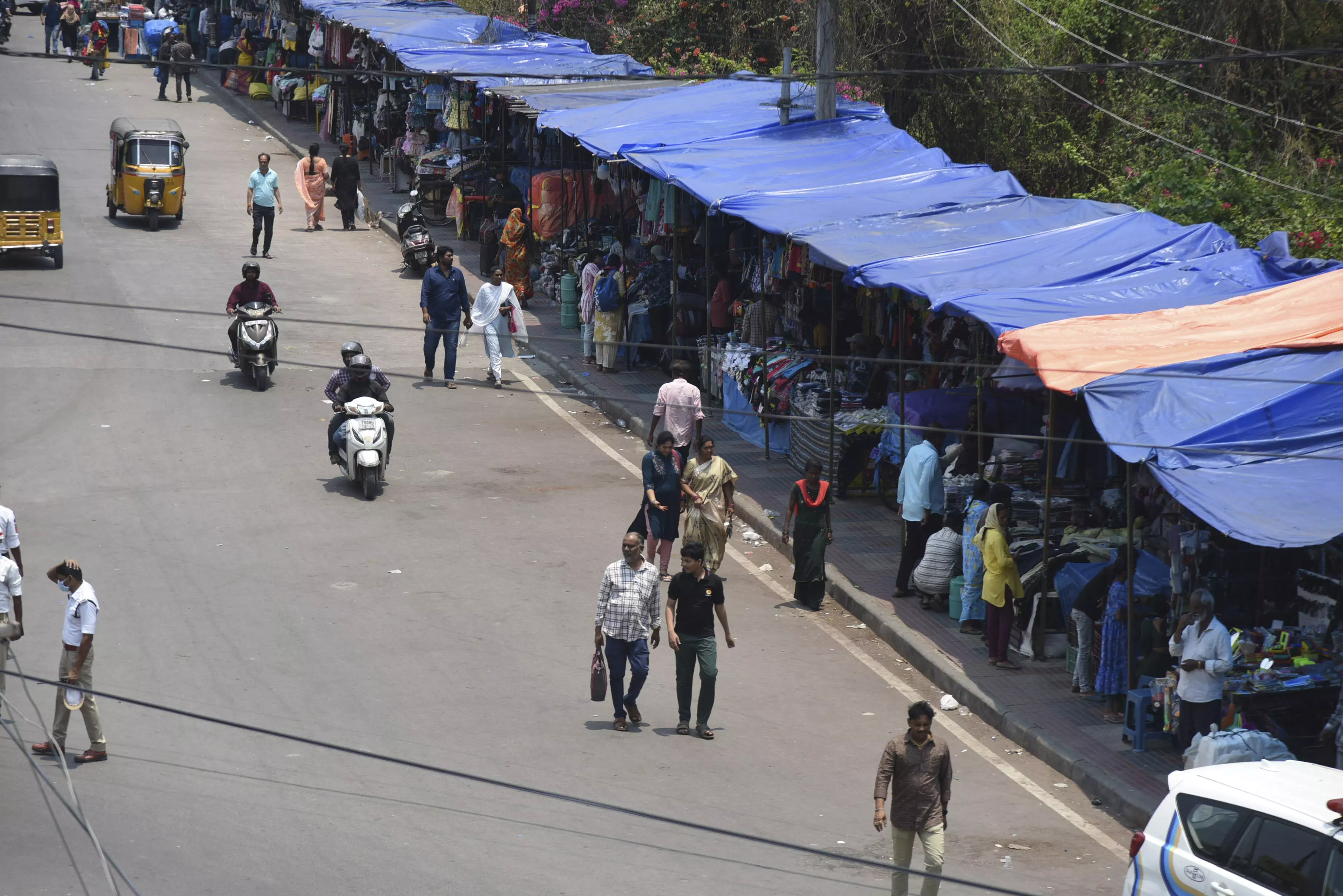 Right to Walk: SC Seeks States’ Response on Footpath Guidelines Right to Walk: SC Seeks States’ Response on Footpath Guidelines