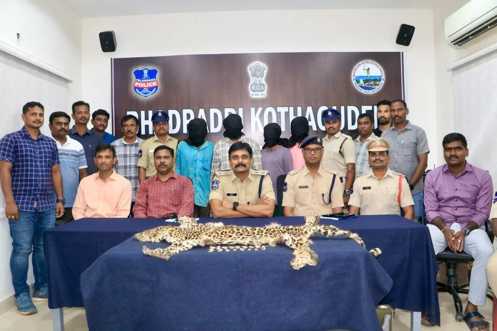 4 Poachers Held For Attempting To Sell Leopard Skin, 17 Claws In Bhadradri Kothagudem 4 Poachers Held For Attempting To Sell Leopard Skin, 17 Claws In Bhadradri Kothagudem