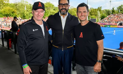 Rahul Dravid, Steve Waugh, Abhishek Bachchan Attend Hockey World Cup Match
