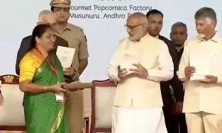 Radhakrishnan, Naidu Unveil Non-GMO Popcorn Hybrid Seeds in Eluru Radhakrishnan, Naidu Unveil Non-GMO Popcorn Hybrid Seeds in Eluru