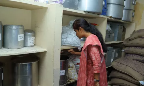 Hanamkonda Collector Inspects Boys’ Hostel Hanamkonda Collector Inspects Boys’ Hostel