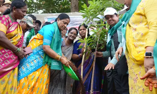 Konda Surekha Maintains Silence Amid Party Tensions Konda Surekha Maintains Silence Amid Party Tensions