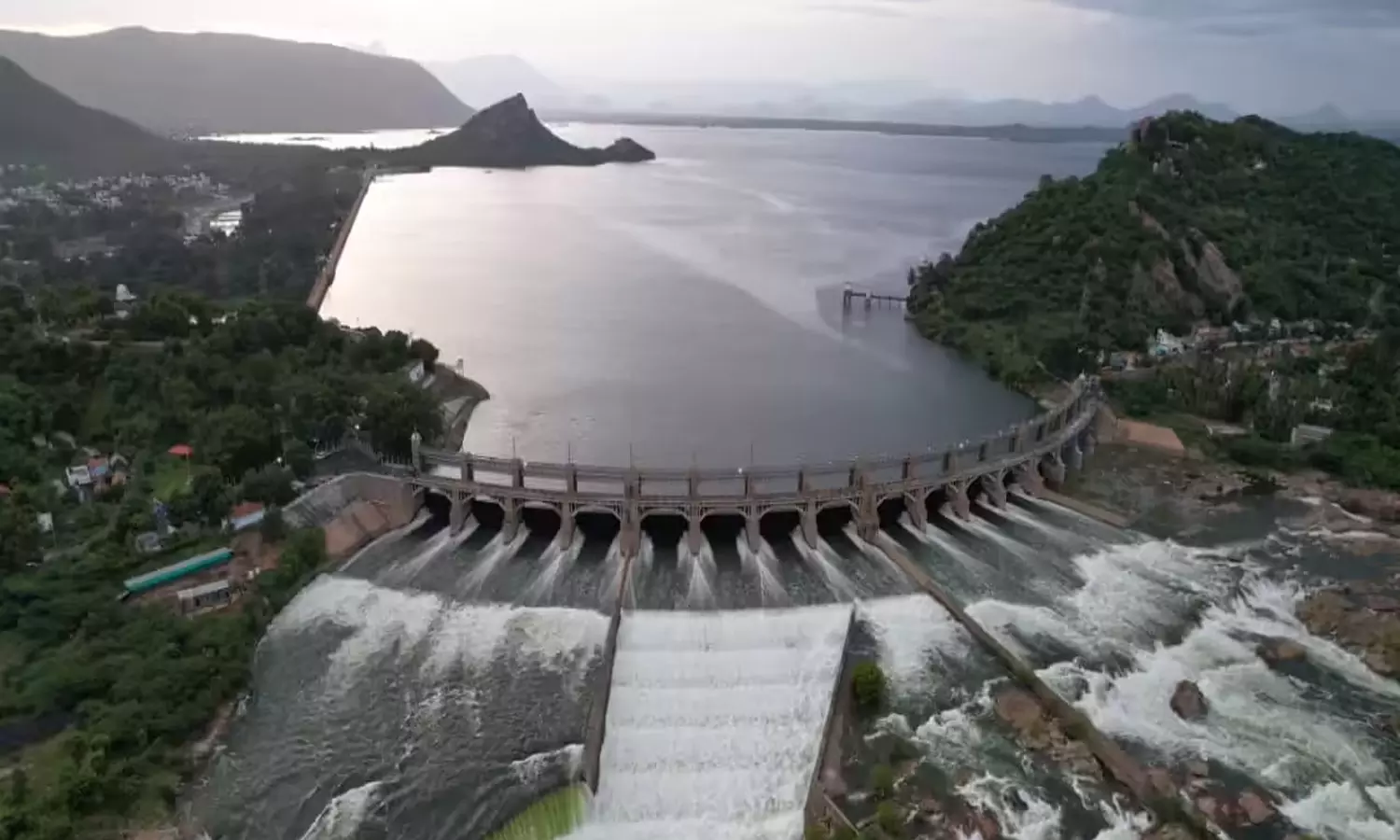 DMK, AIDMK Raise Issue Of Opening Mettur Dam For Irrigation DMK, AIDMK Raise Issue Of Opening Mettur Dam For Irrigation