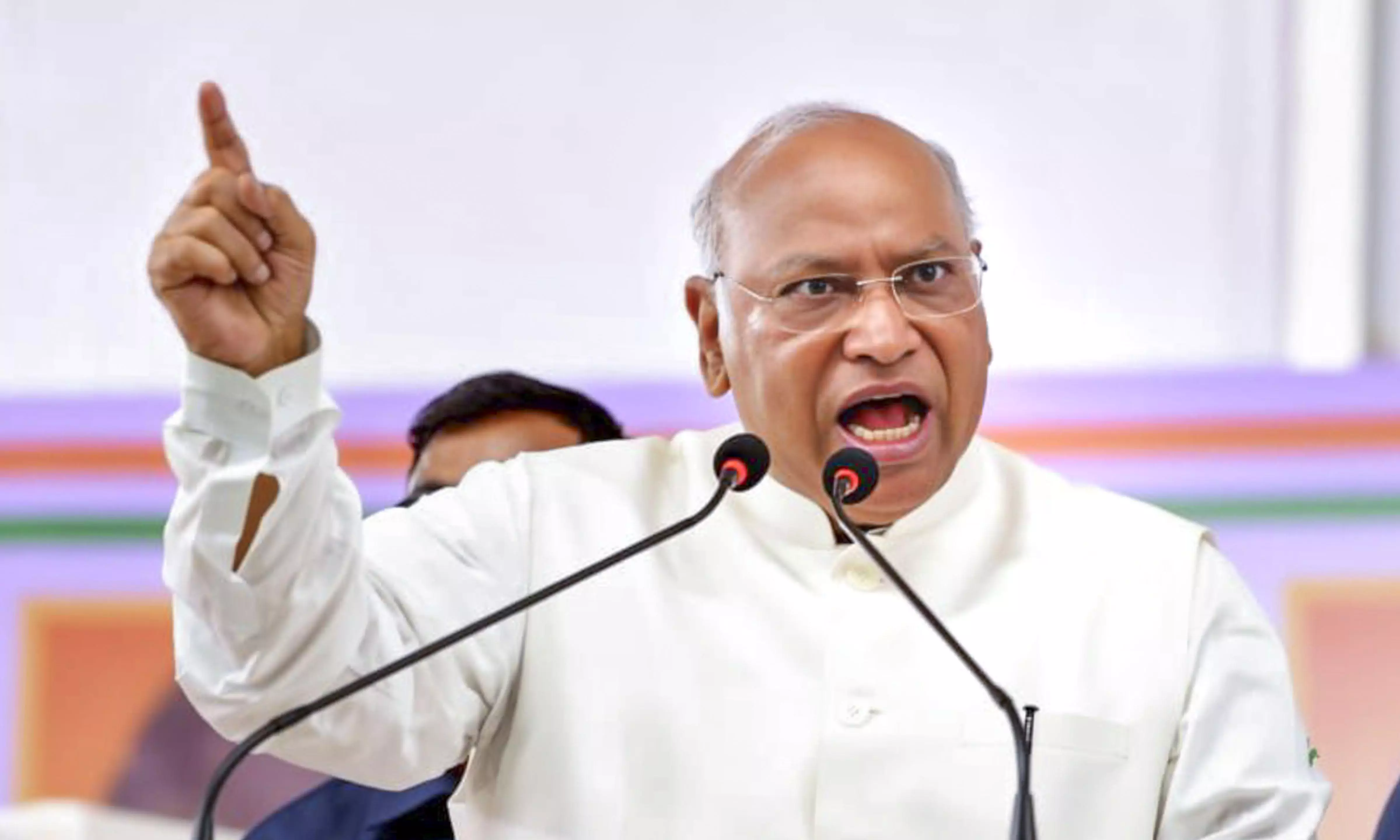 ‘Achche Din’ Is Leaving Kitchens Struggling: Kharge ‘Achche Din’ Is Leaving Kitchens Struggling: Kharge