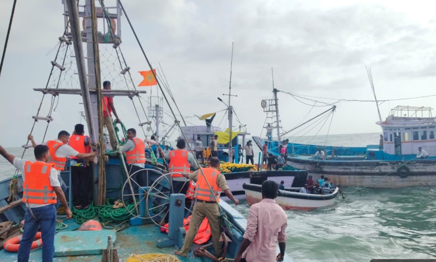 27 Fishermen Rescued After Boat Sinks Off Gangolli Coast
