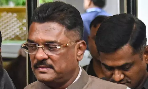 Maharashtra: Sarnaik Challenges Raut To Prove Rapido Funding Allegations Maharashtra: Sarnaik Challenges Raut To Prove Rapido Funding Allegations