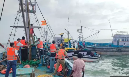 27 Fishermen Rescued After Boat Sinks Off Gangolli Coast 27 Fishermen Rescued After Boat Sinks Off Gangolli Coast
