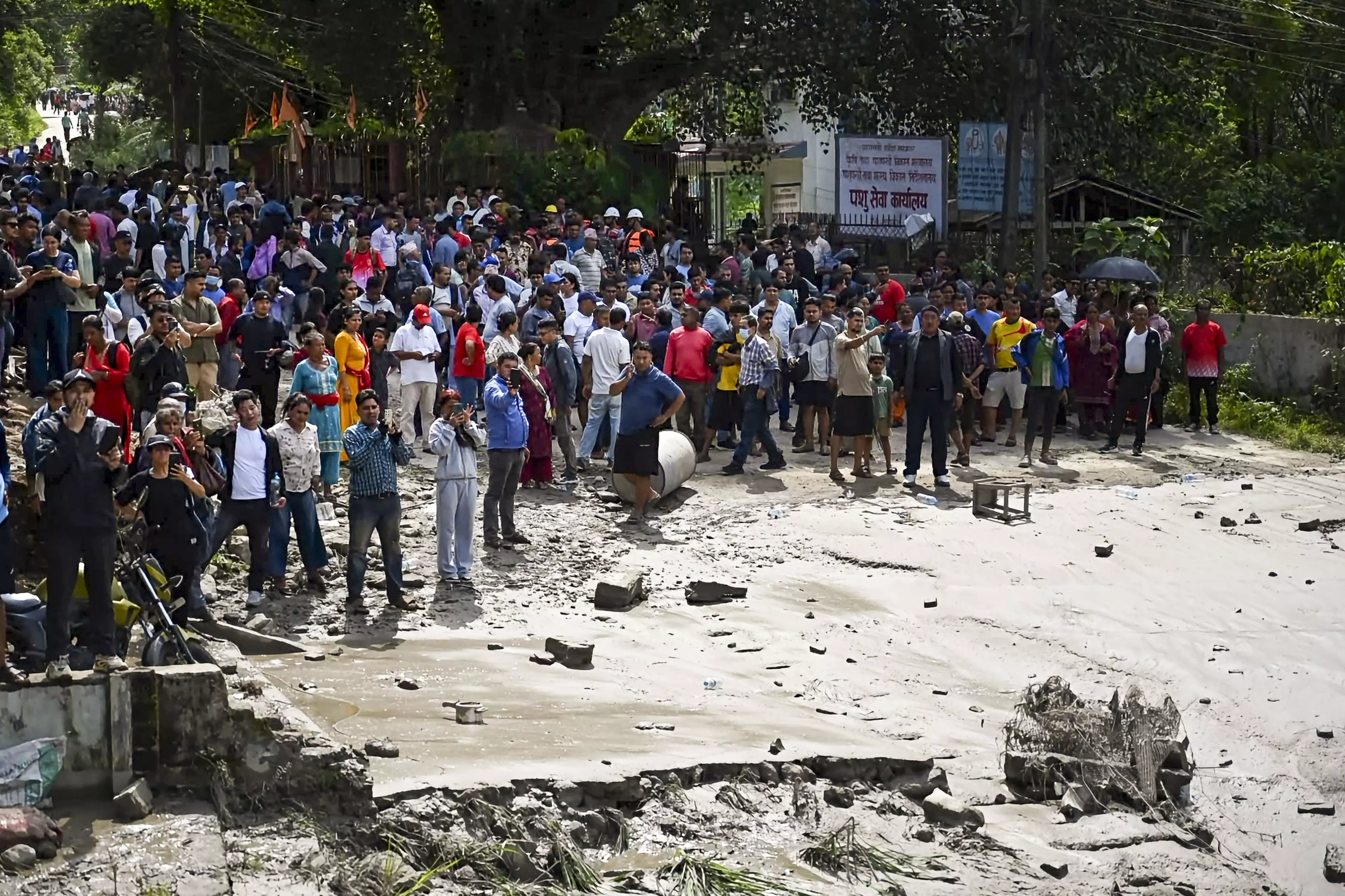80 Maharashtra Tourists Stuck In Flood-Hit Nepal, 4 Are Safe : Govt 80 Maharashtra Tourists Stuck In Flood-Hit Nepal, 4 Are Safe : Govt